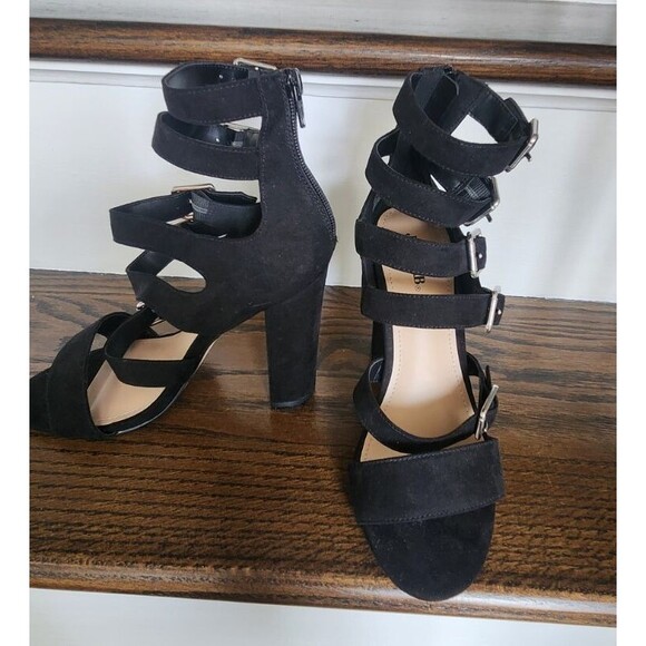 **NEW** JustFab Black Strappy Faux Suede Sandals w/buckles & block heel-Size 7 - Picture 2 of 3